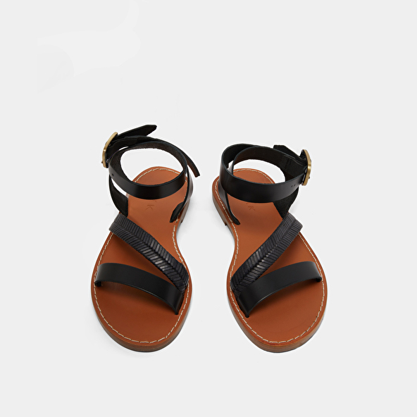 Plagettes with straps in black glazed leather | LAUSANNE