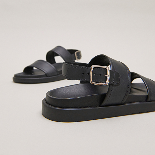 Sandals with double straps in black leather | WICHITA