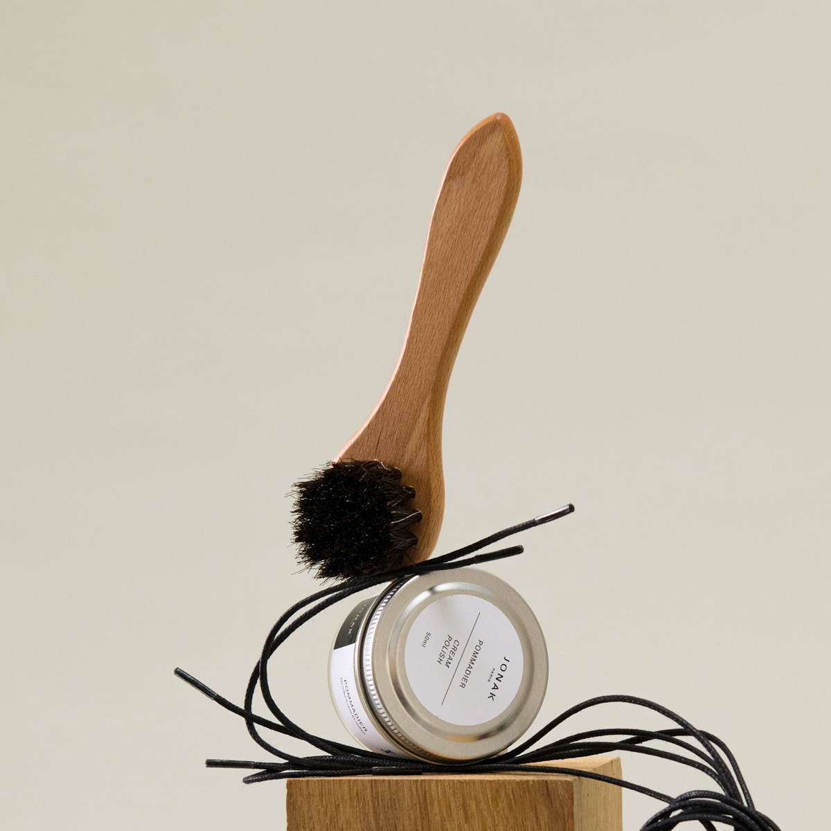 Circular dauber brush applies and spreads polish | circular dauber brush