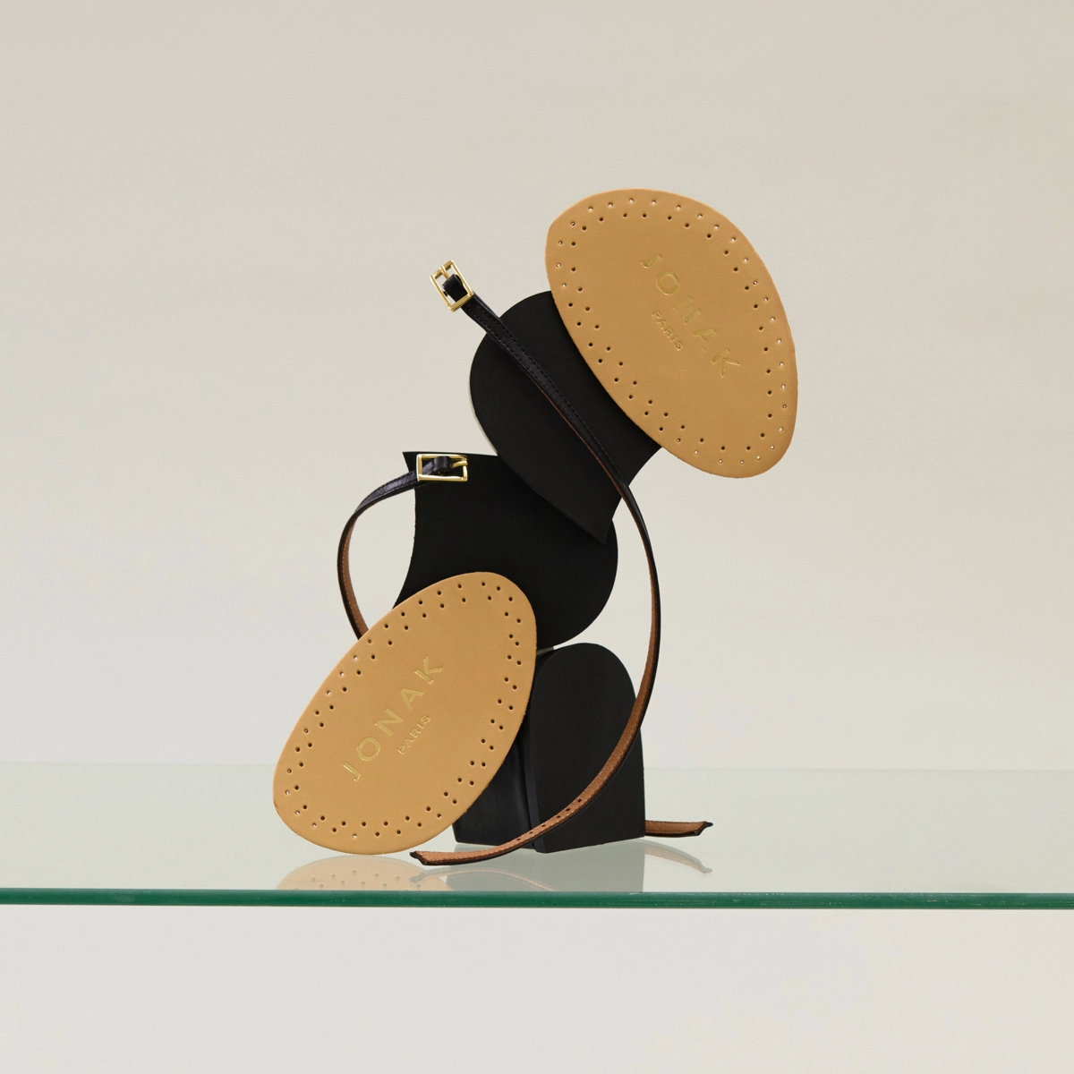 ½ Removale insole adjusts the size | ½ removale insole