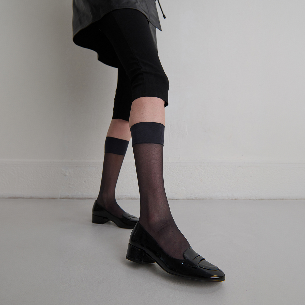 Mocassins à petits talons in black pleated patent | BERNIE