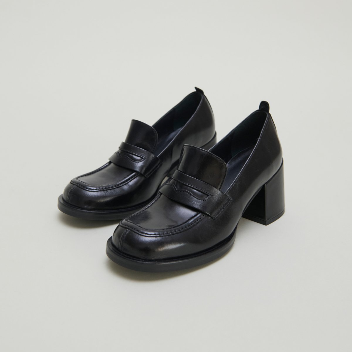 Mocassins college à talons in black leather | BICHE