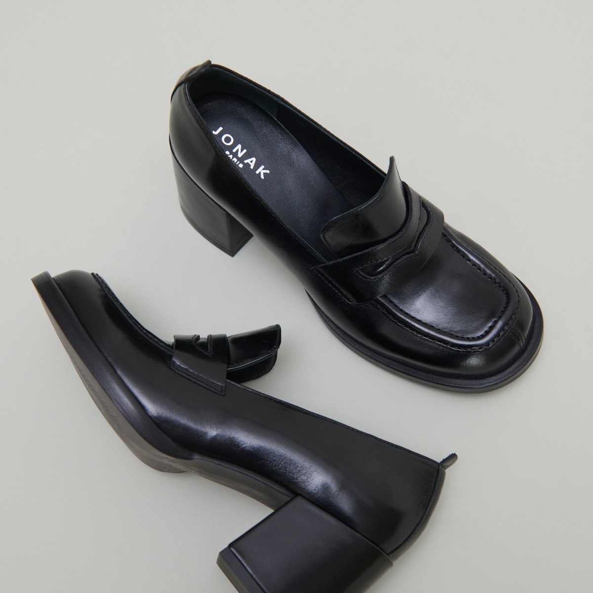 Mocassins college à talons in black leather | BICHE