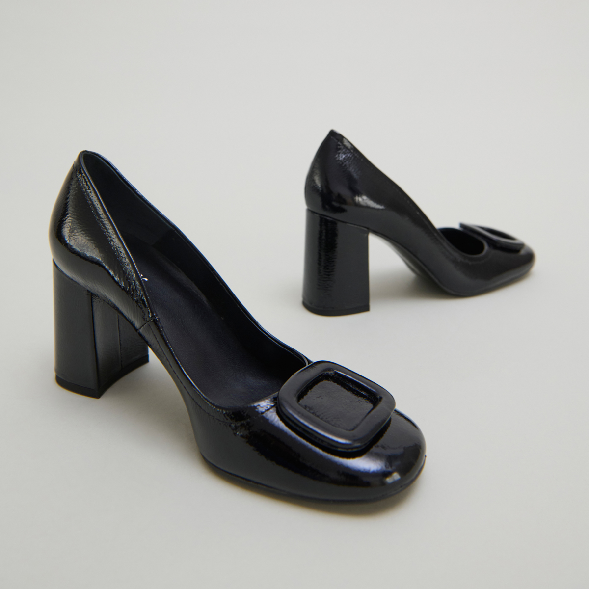 Escarpins avec boucles in black pleated patent | BISOU