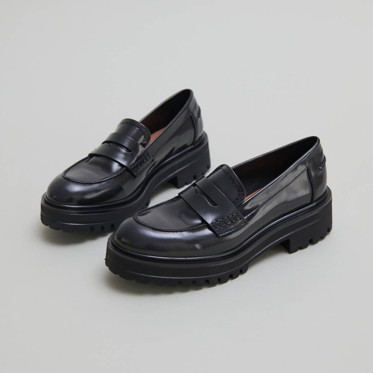 Loafers with notched soles in grey patinated leather | ALFI
