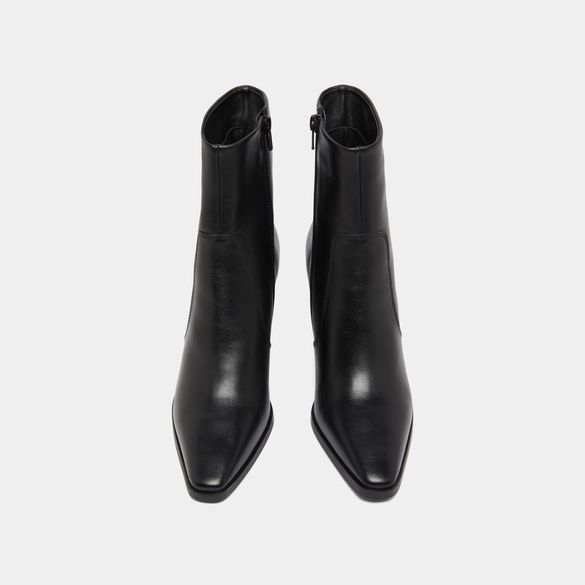 Bottines &agrave; bouts pointus in black leather | PAM