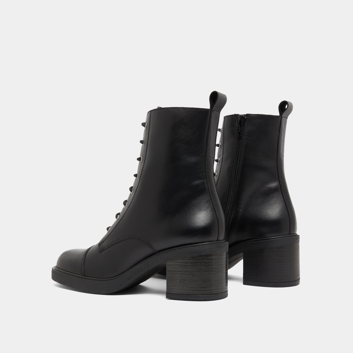 Bottines à lacets et élastiques arrières... in black leather | PANAME