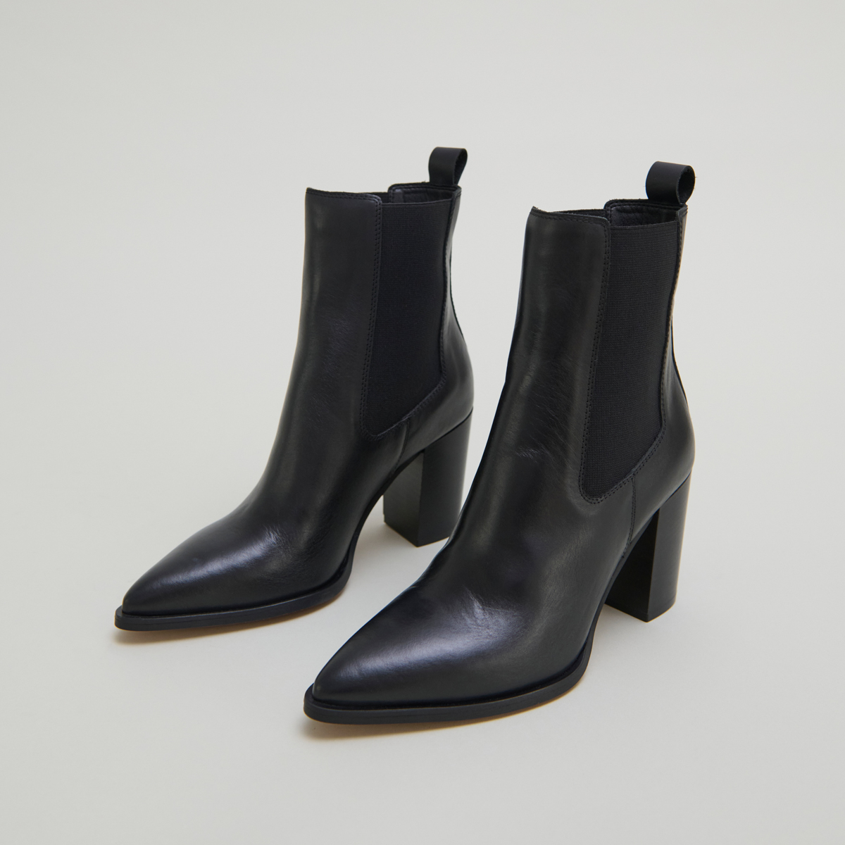 Bottines à talons et élastiques in black leather | PEPITA