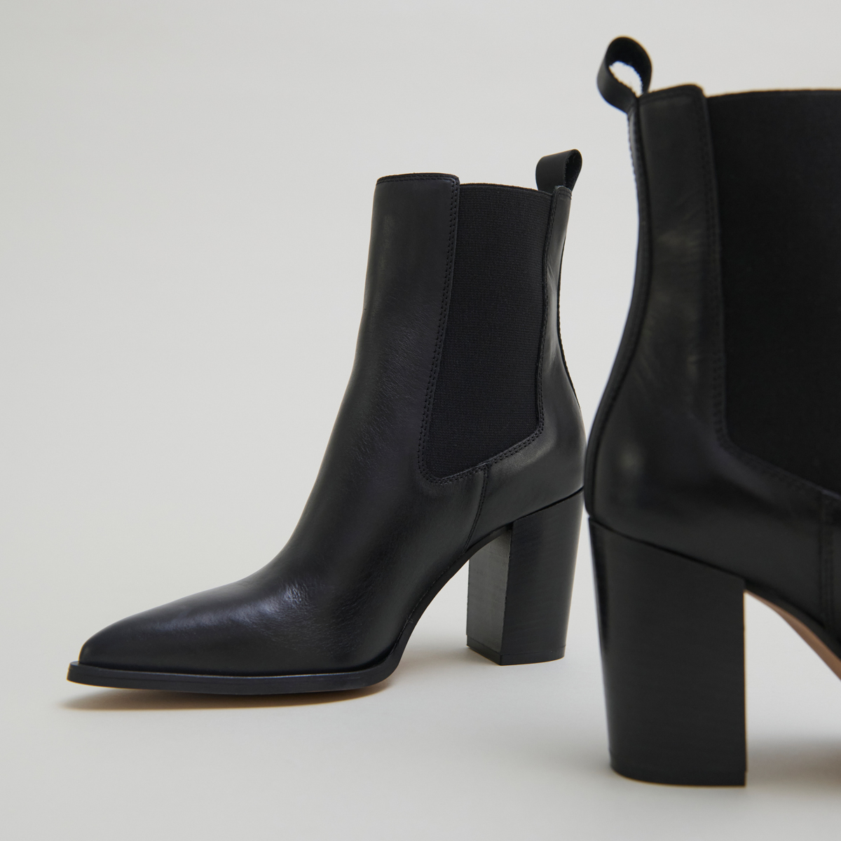 Bottines à talons et élastiques in black leather | PEPITA
