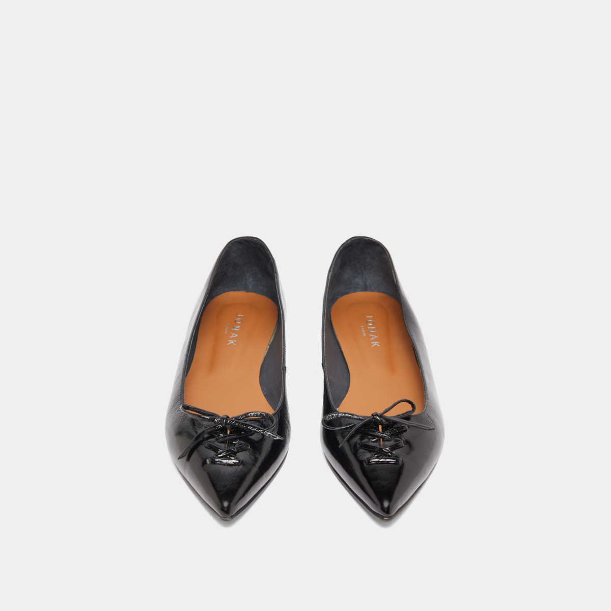 Ballerines lacées à bouts pointus in black shiny leather | DAMY