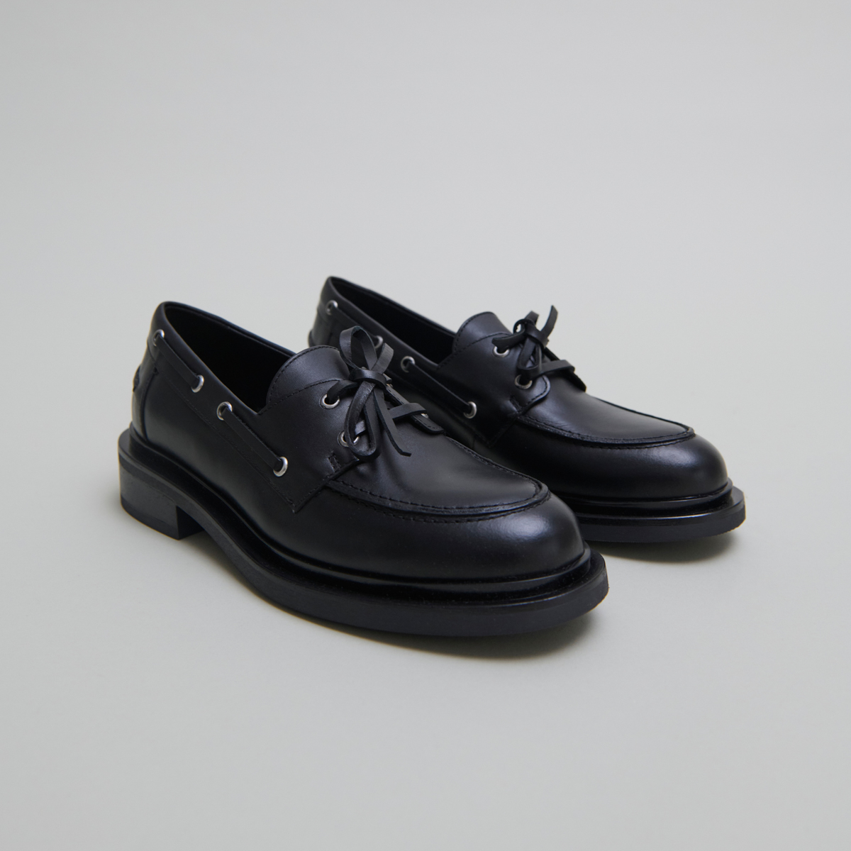 Derbies &agrave; lacets &eacute;pais in black leather | PAOLO