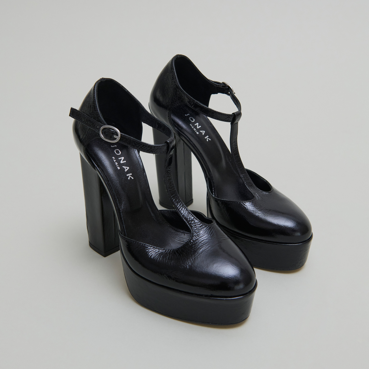 Salomés à talons hauts in black shiny leather | VANCO
