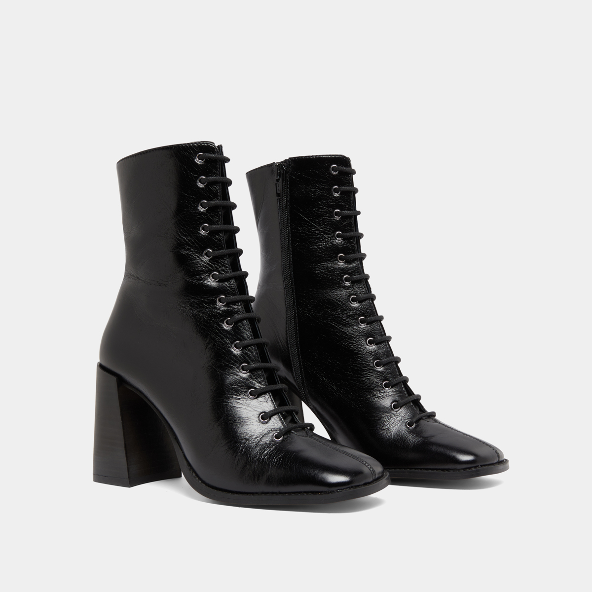 Bottines à talons lacées in black distressed leather | VANDELLE