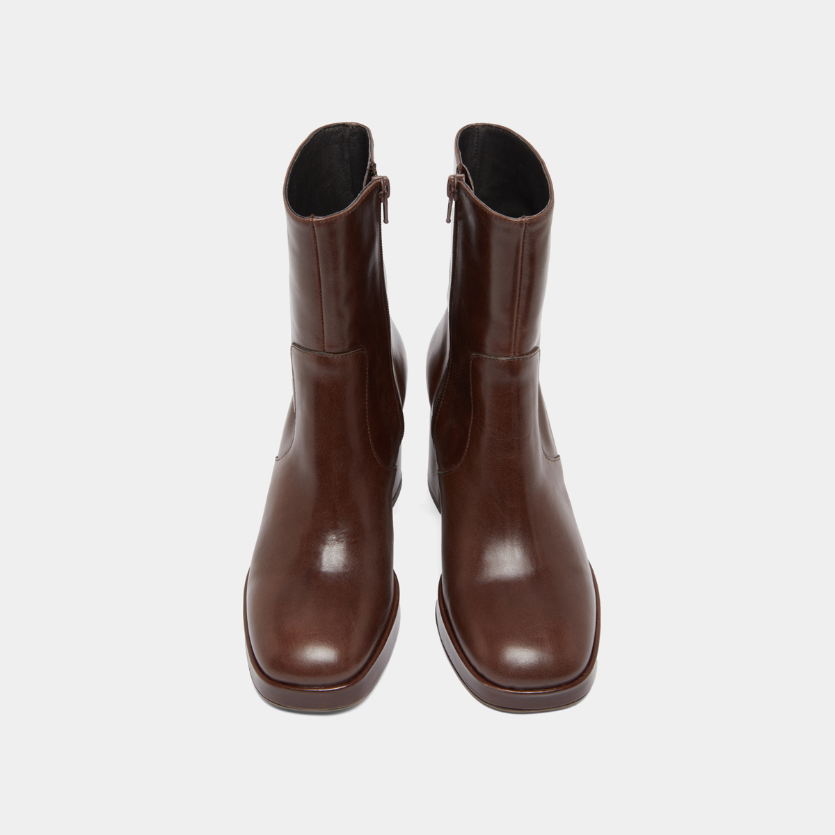 Heeled ankle boots with square toes en cuir marron foncé | VESNA