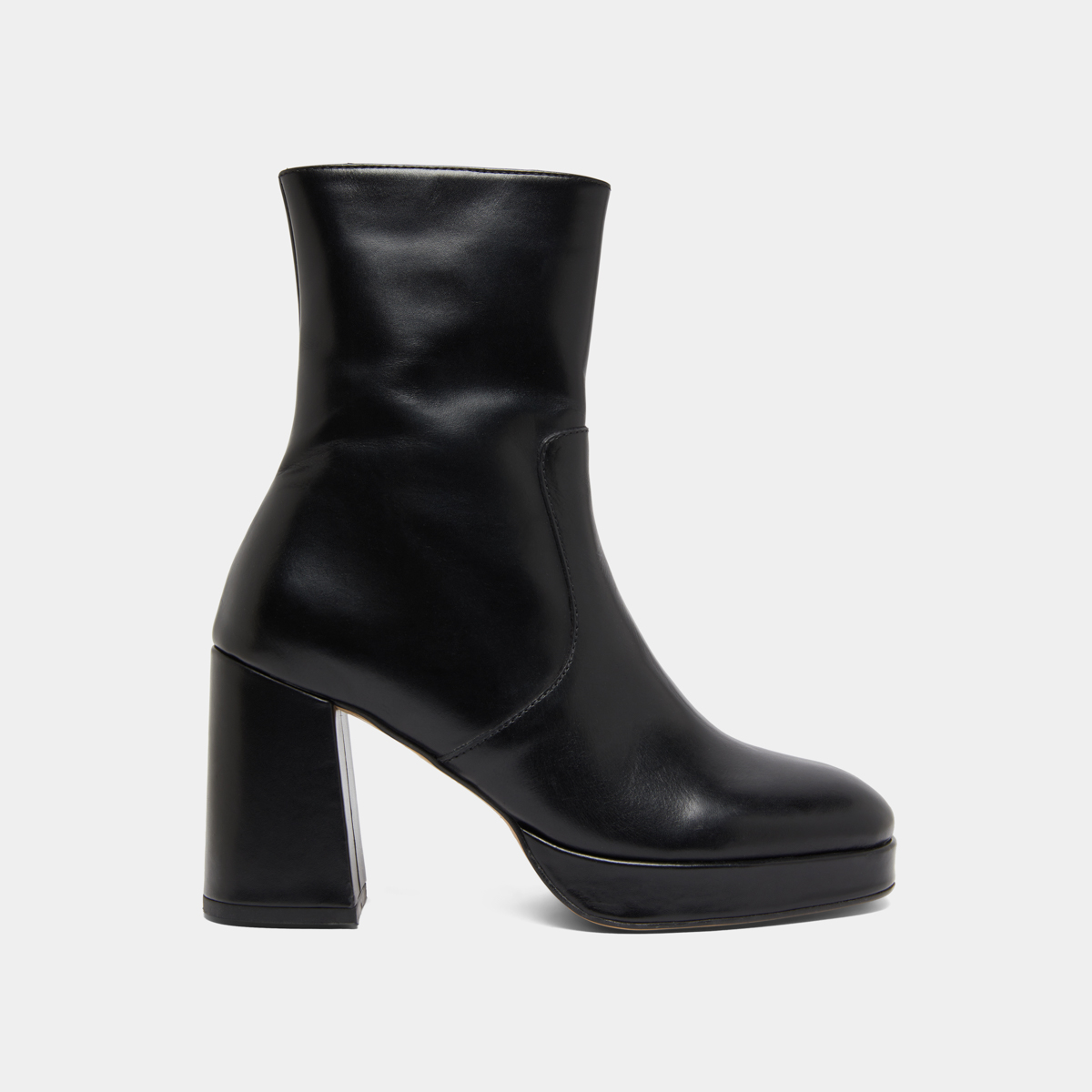 Heeled ankle boots with square toes in black leather | VESNA