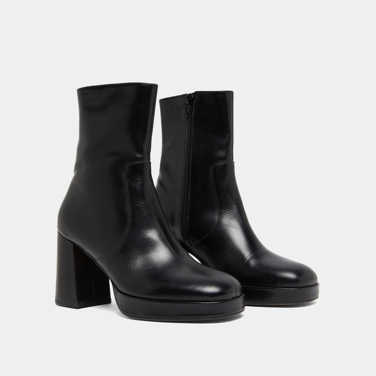 Heeled ankle boots with square toes in black leather | VESNA