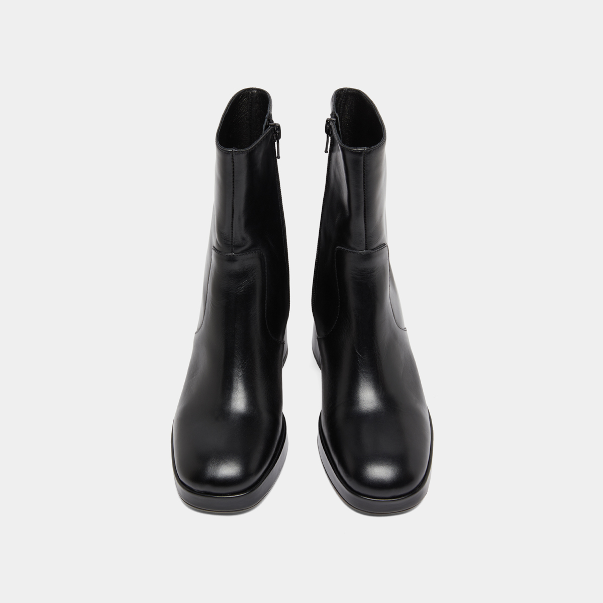 Heeled ankle boots with square toes in black leather | VESNA