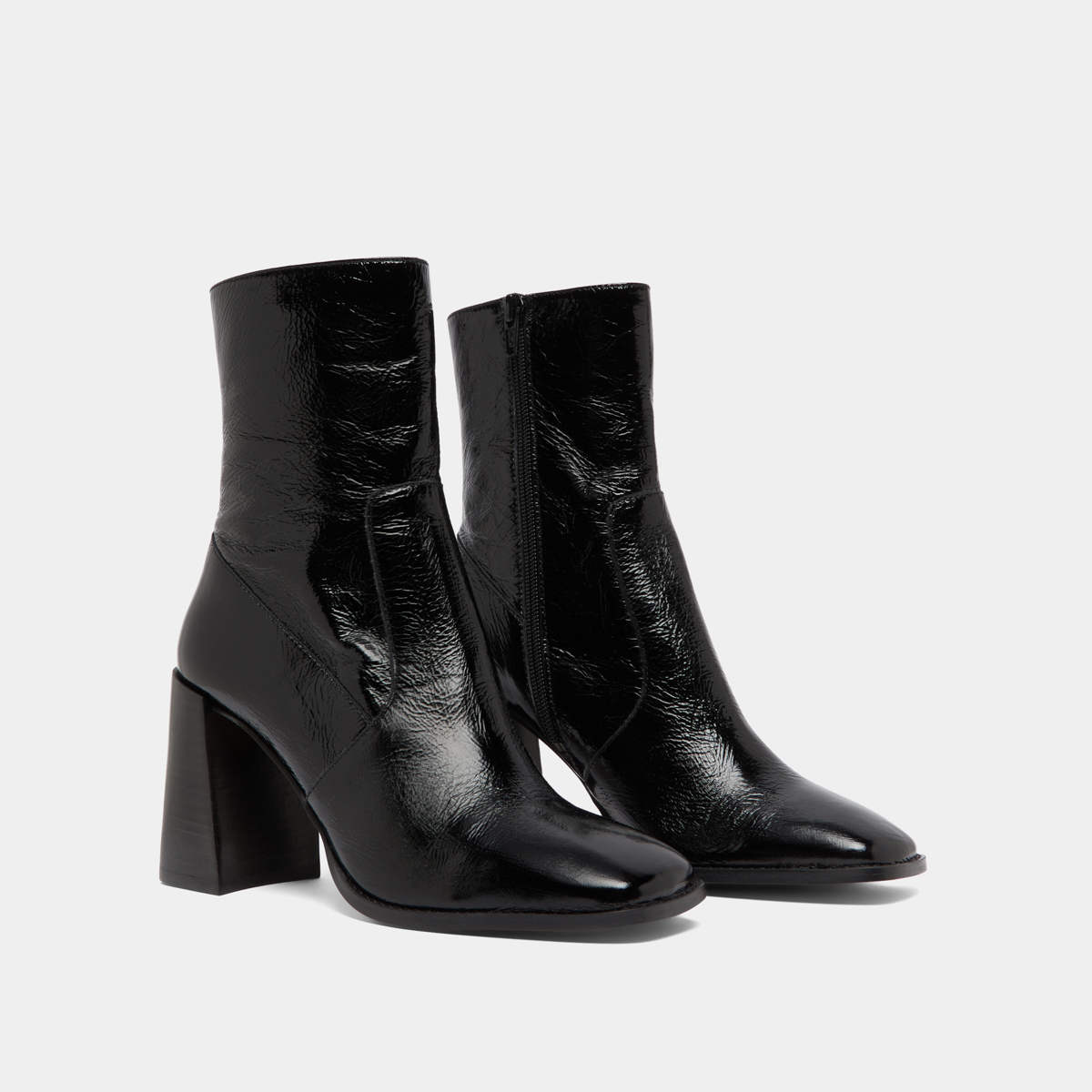 Heeled ankle boots with square toes in black shiny leather | VIDAL