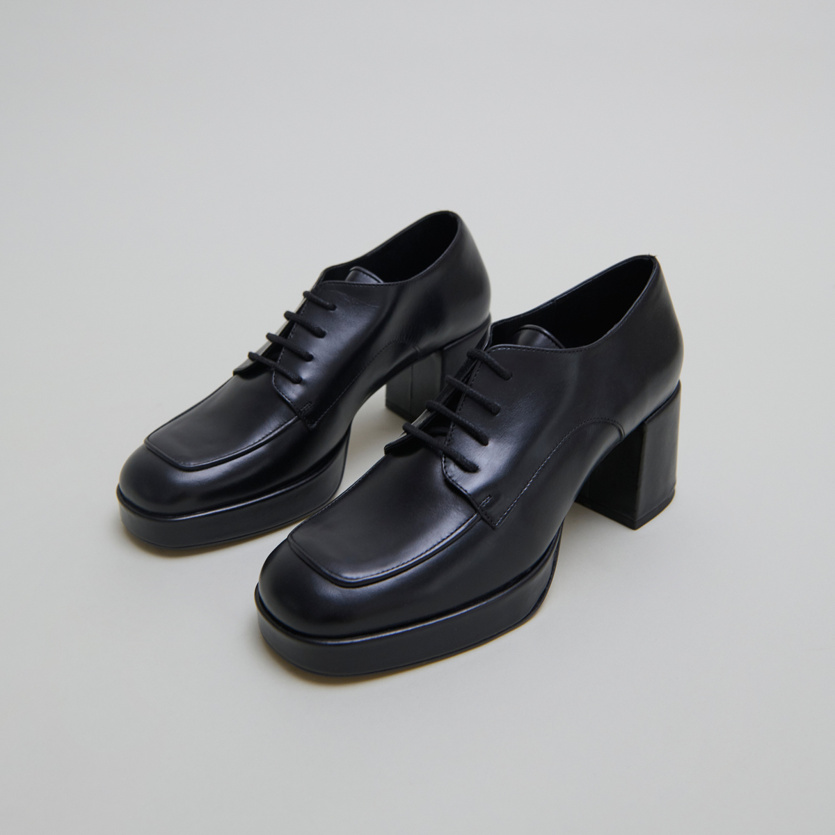Derbies à talons in black leather | VIVALDI