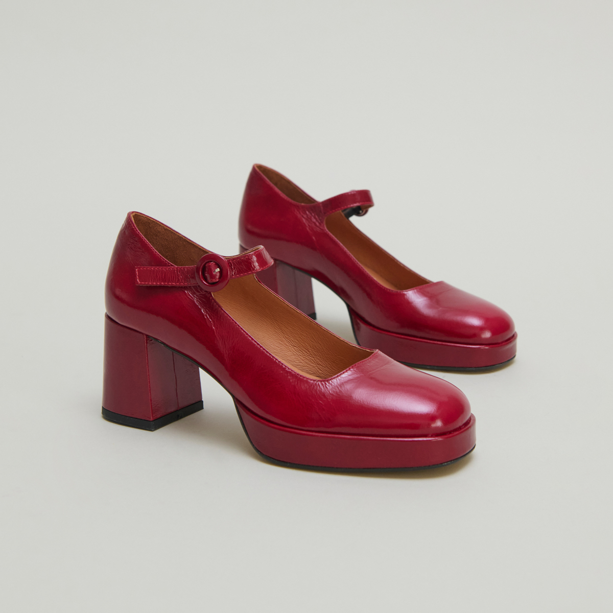 Babies with heels and unique straps in red carmine shiny leather | VUELO