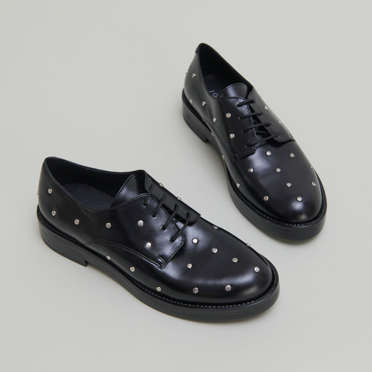 Derbies à détails argentés in black leather | ASTOU