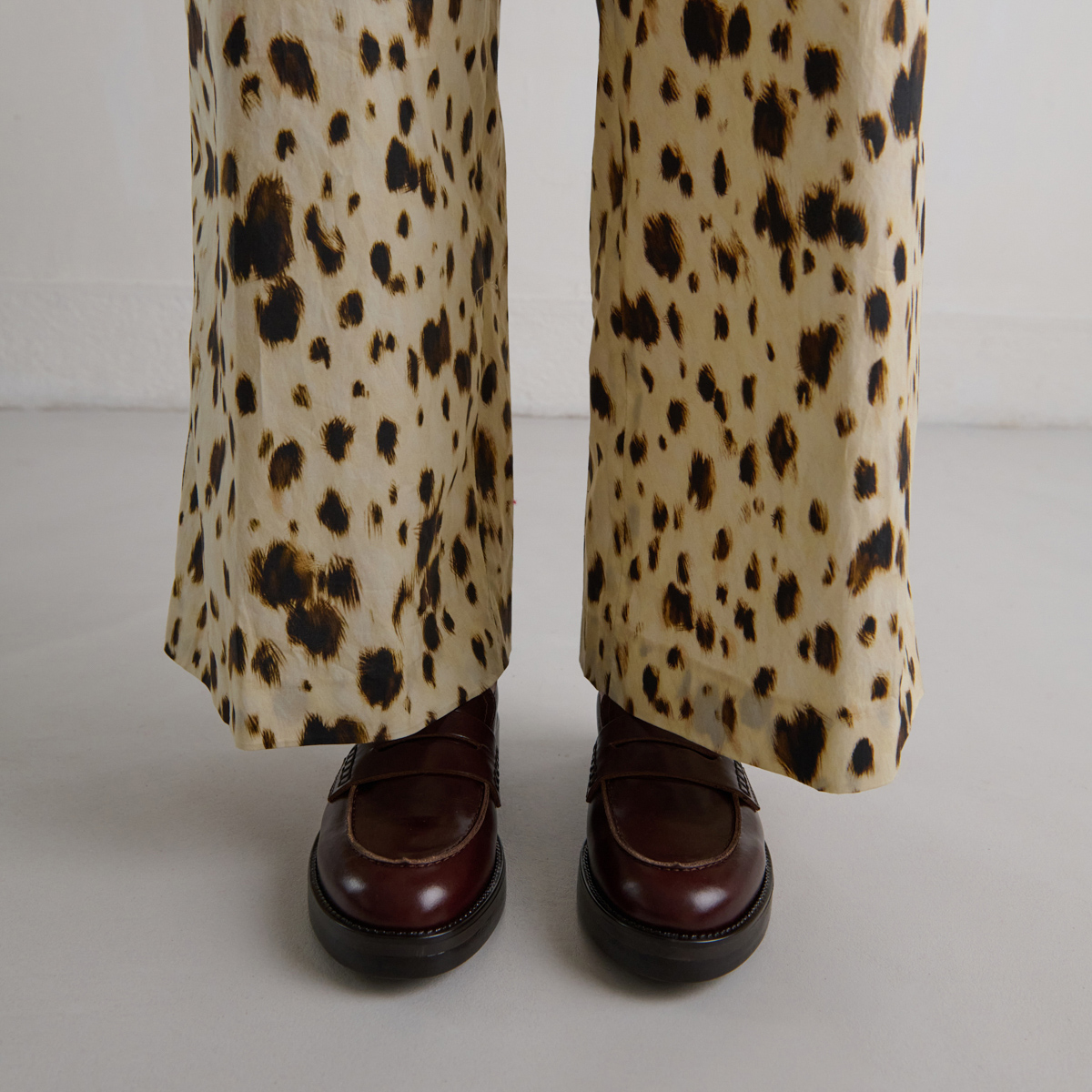 Round-toed loafers in brown leather | MIRNA