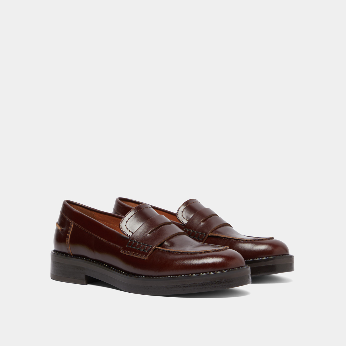 Round-toed loafers in brown leather | MIRNA