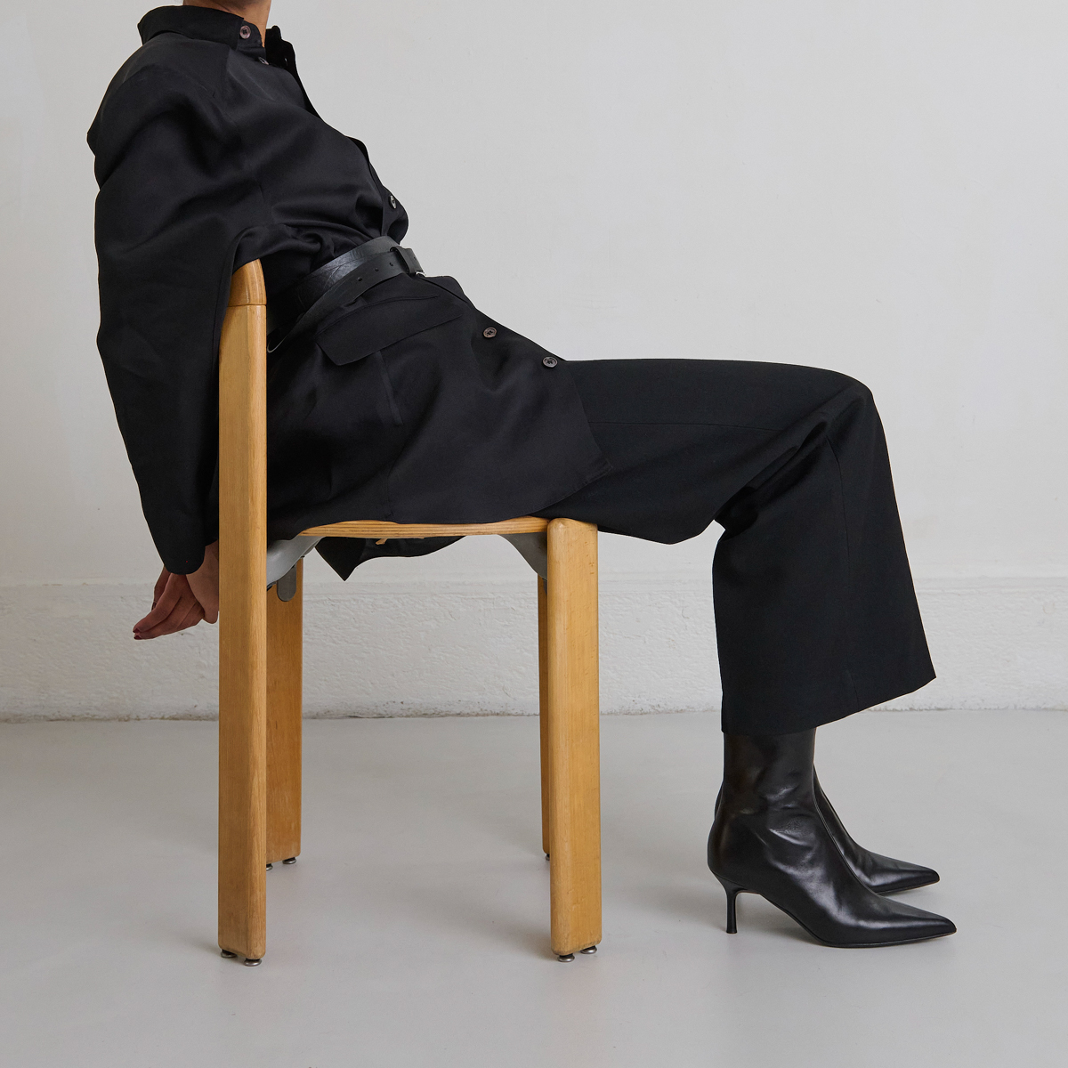 Pointed-toe ankle boots in black leather | DIEM