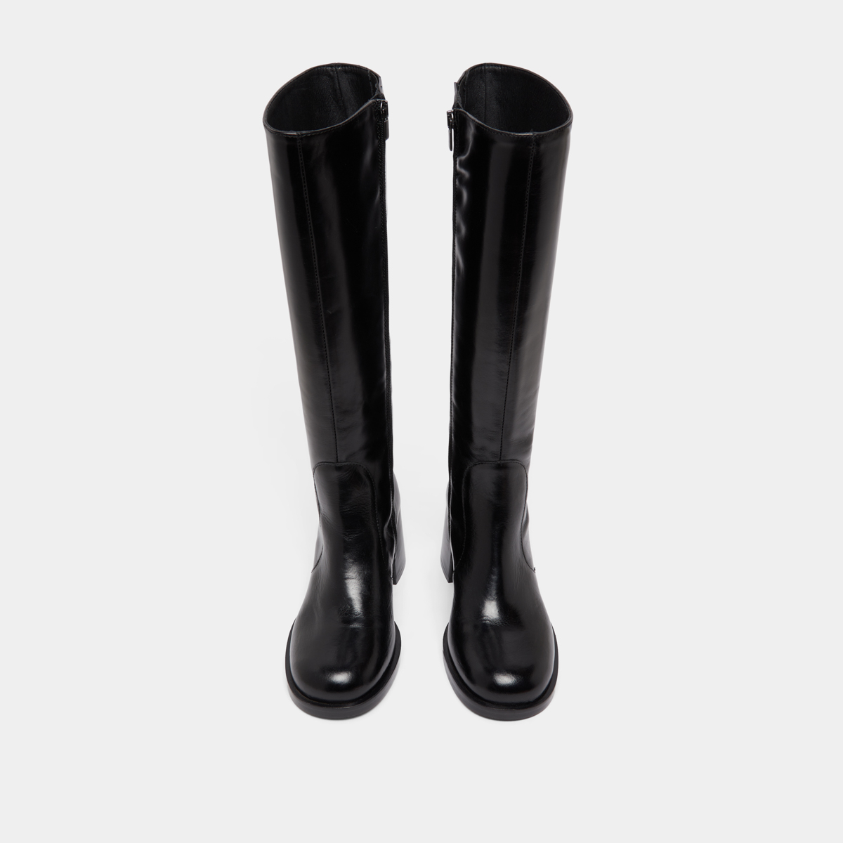 Boots with heels and rounded toes in black leather | BIENVENUE