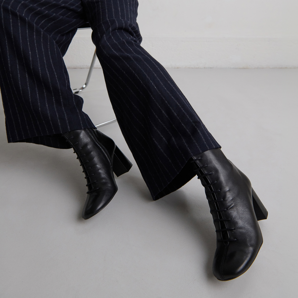 Bottines &agrave; talons et &agrave; lacets in black leather | BOSE