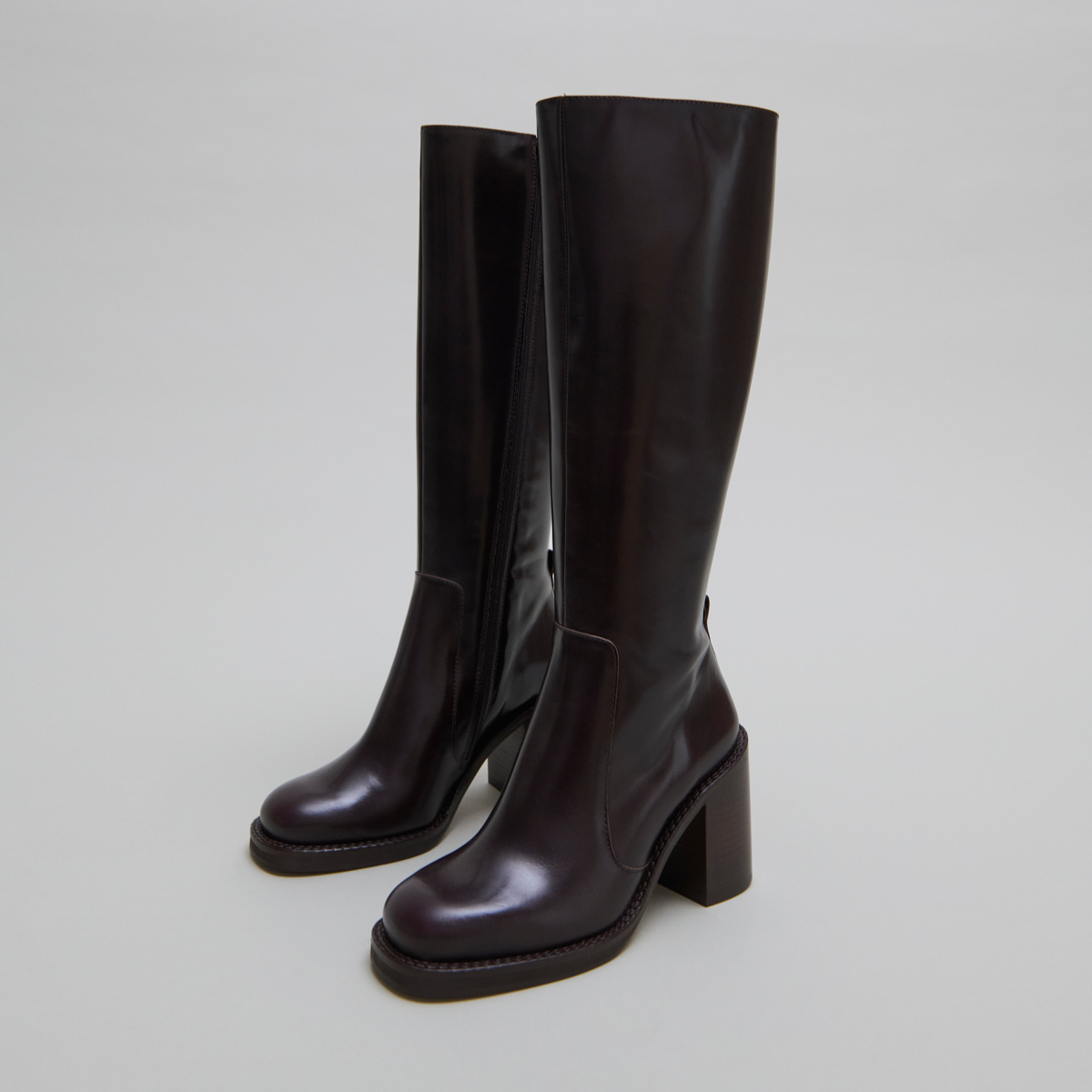 Boots with overflowing heels in dark brown leather | BRETZEL