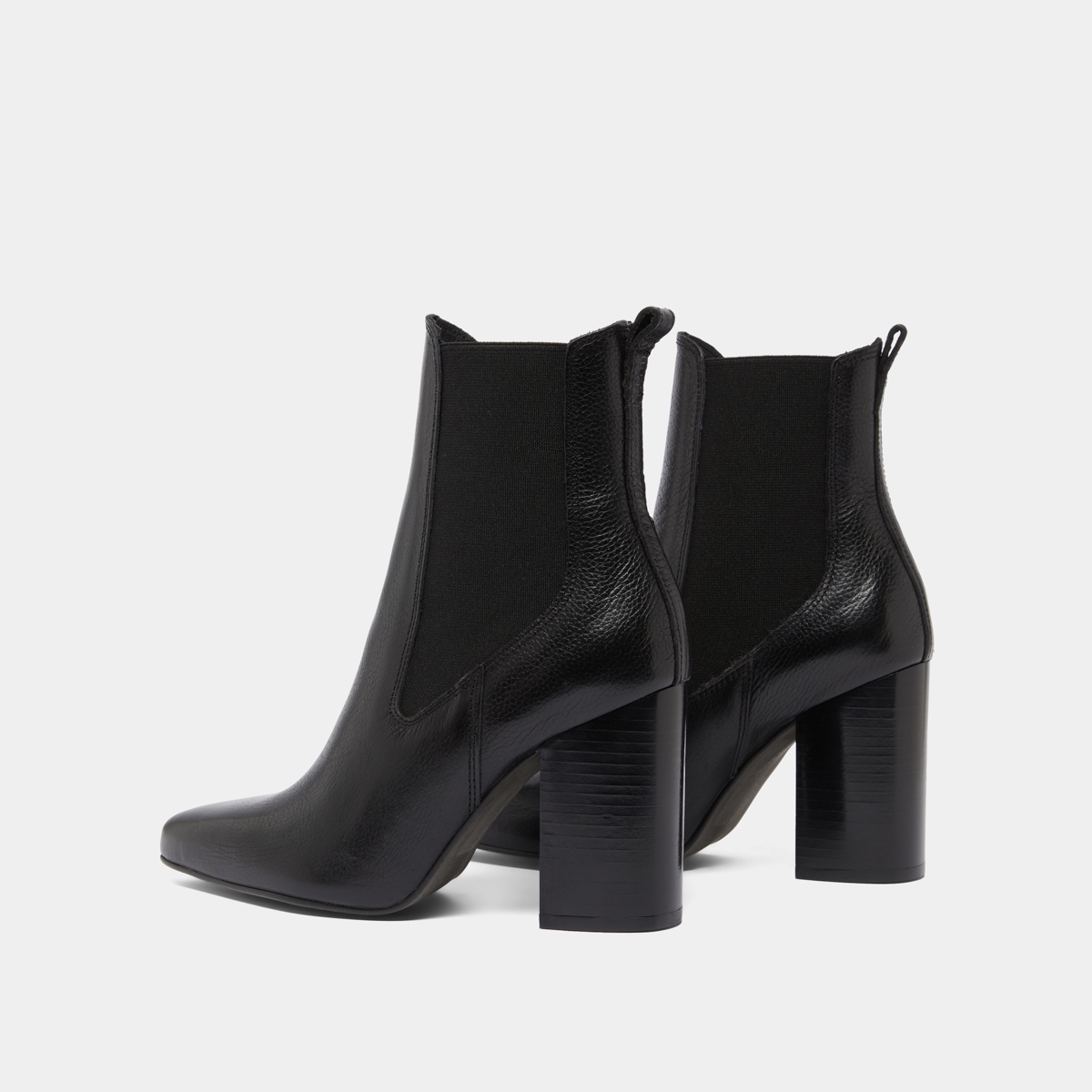 Bottines &agrave; talons et bouts pointus in black grained leather | BROOK