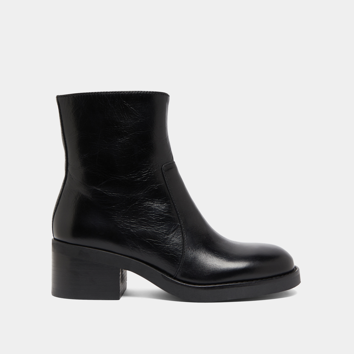 Boots à talons droits in black distressed leather | BUENA