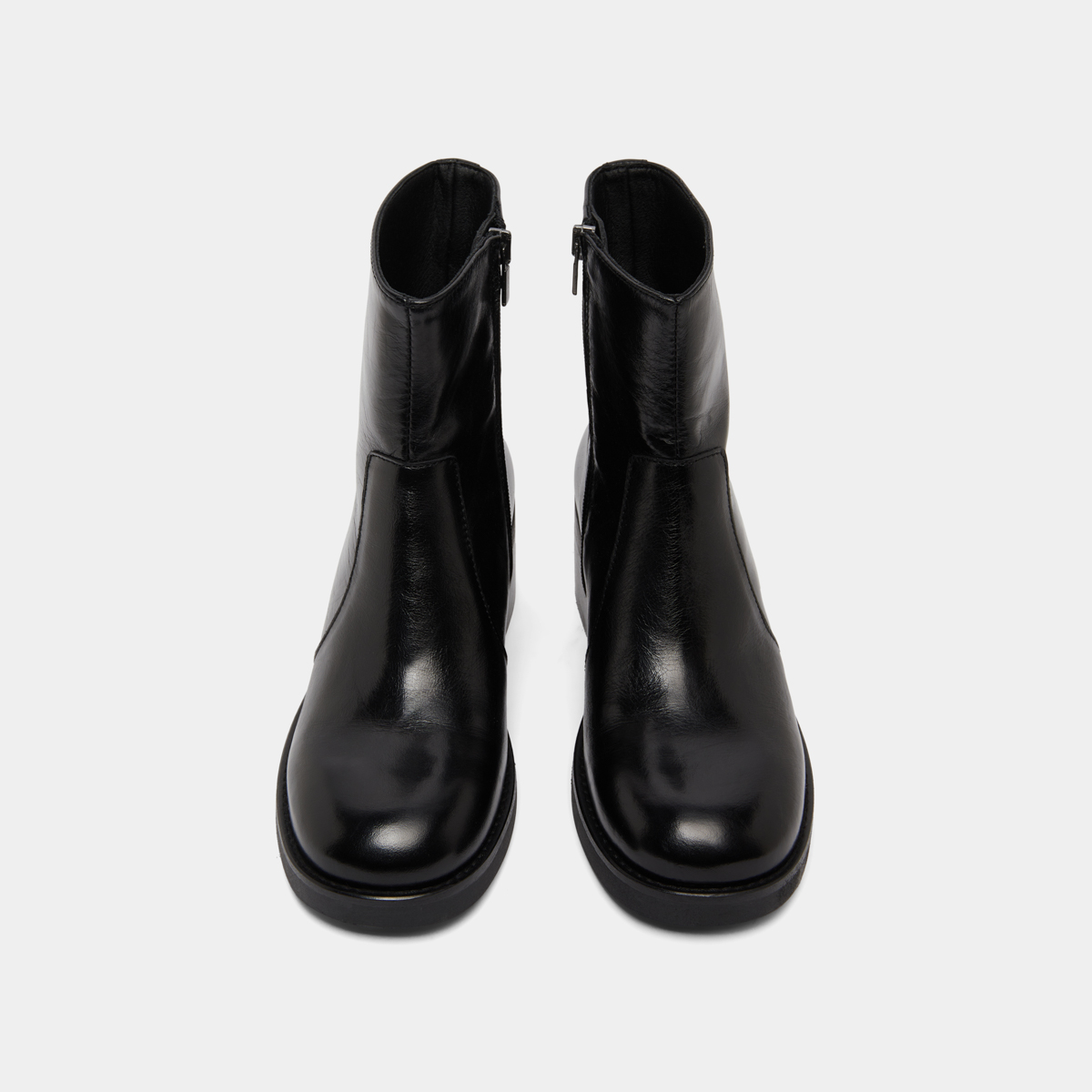 Boots à talons droits in black distressed leather | BUENA