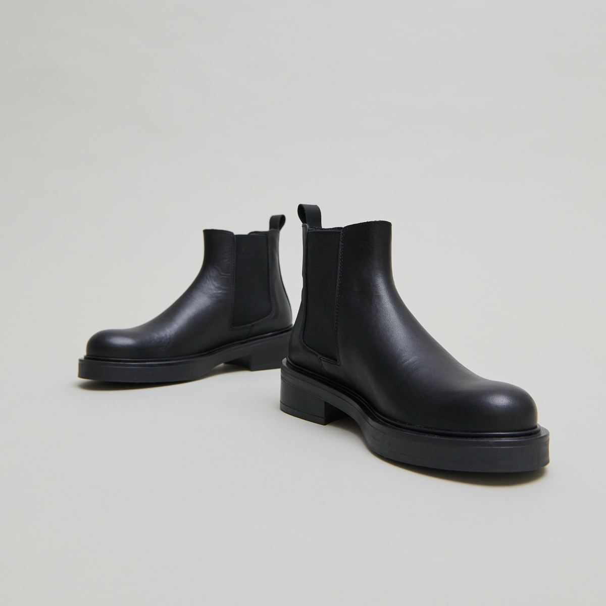 Boots à élastiques in black leather | MELANIE
