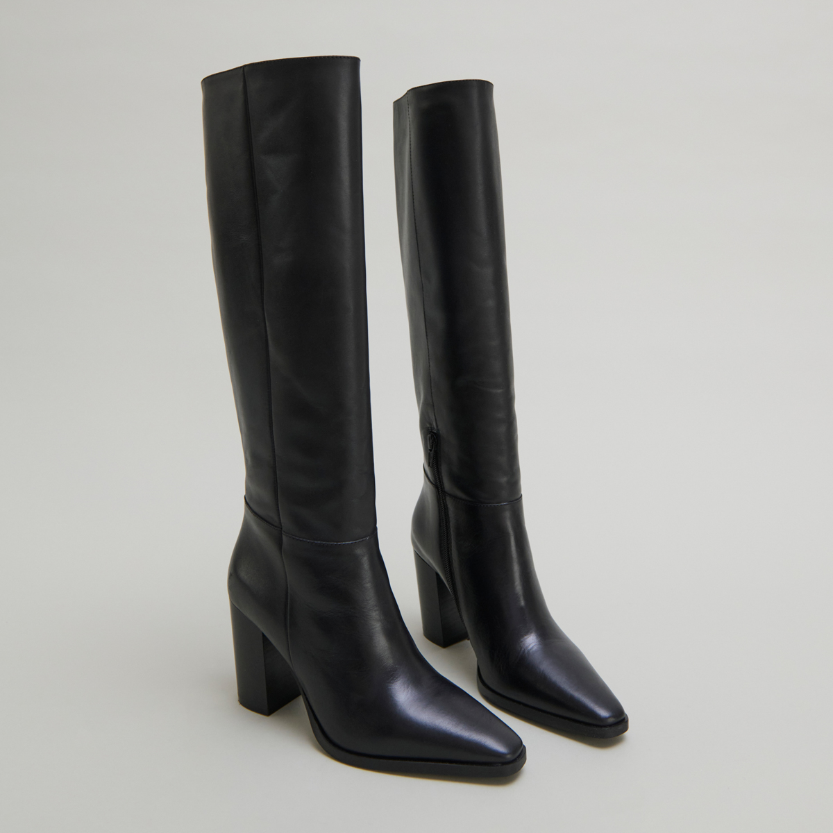 Bottes à bouts pointus in black leather | PLUME