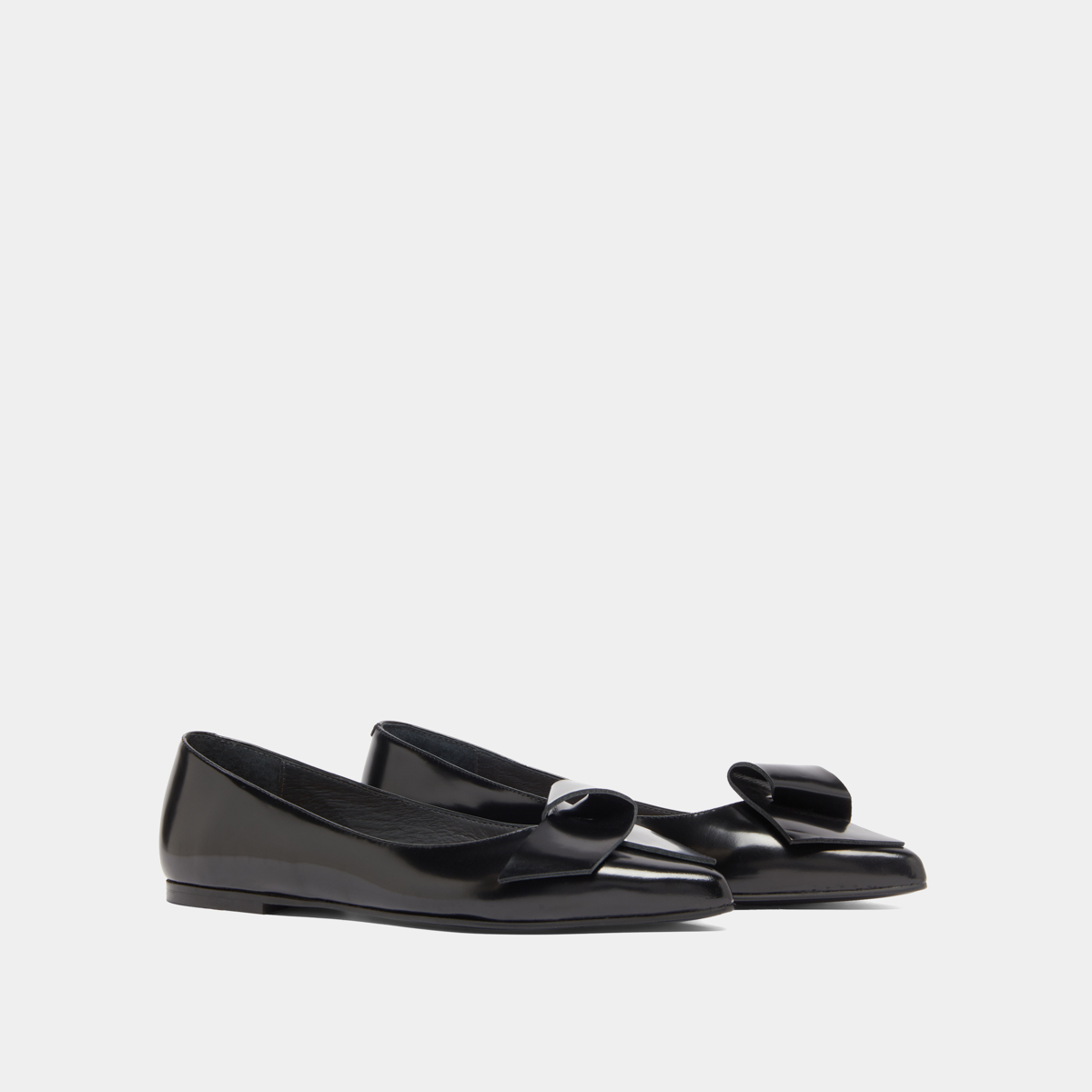 Ballerines à bouts pointus in black glazed leather | DEMO