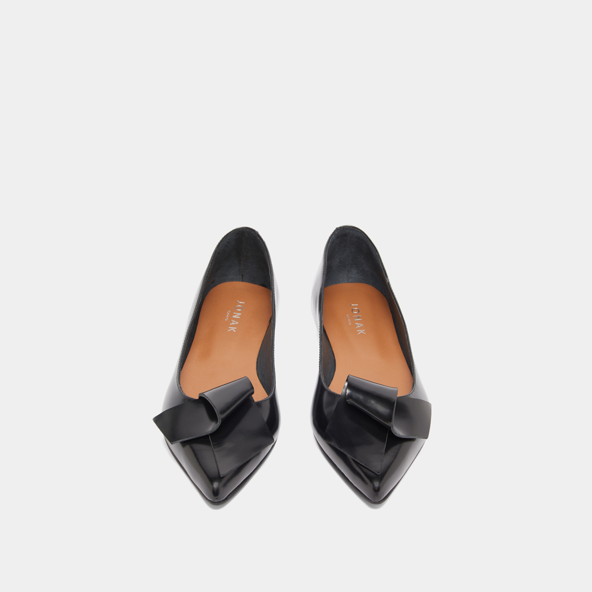Ballerines à bouts pointus in black glazed leather | DEMO
