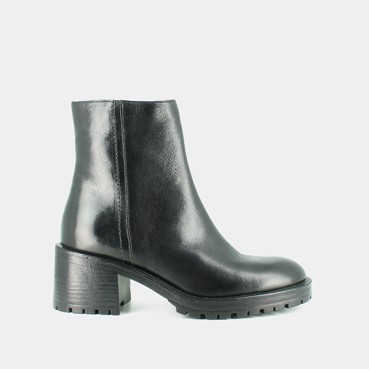 Lowboots with heels in black leather | CECILIA