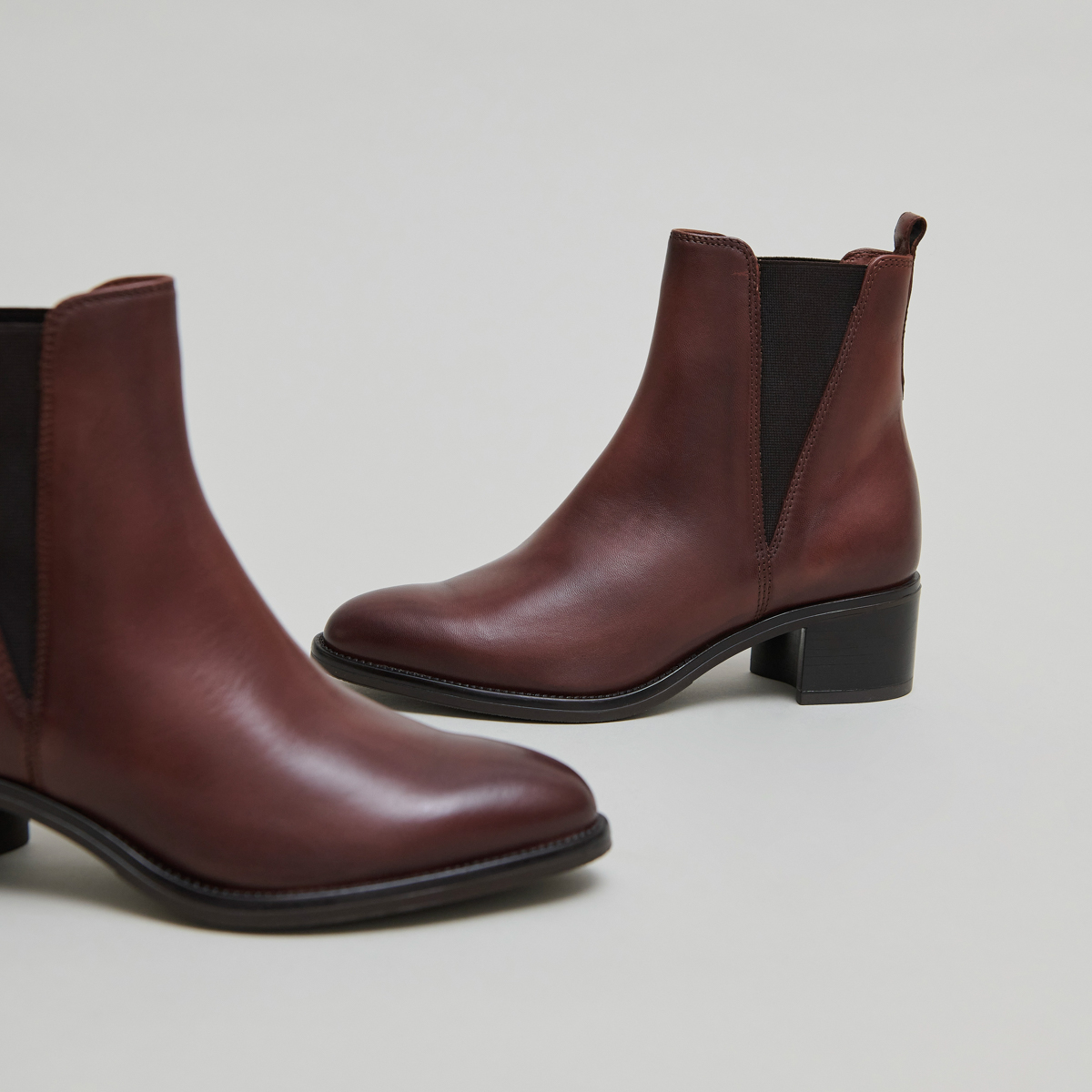 Bottines à élastiques triangulaires in cognac patinated leather | CHILO