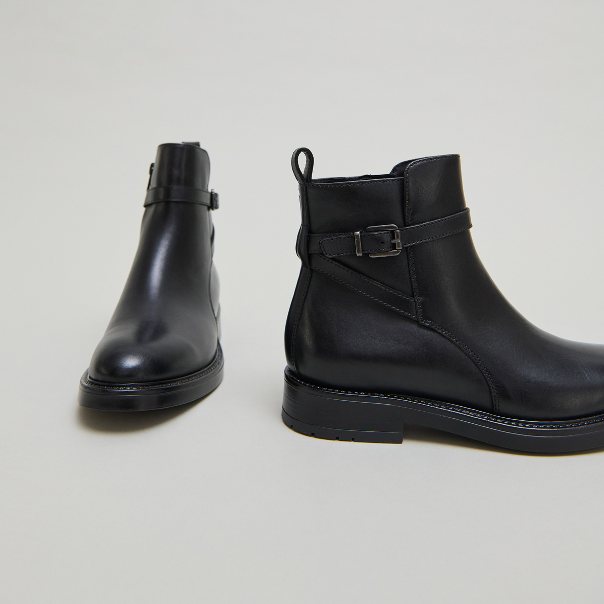 Boots à boucles in black leather | CLEA