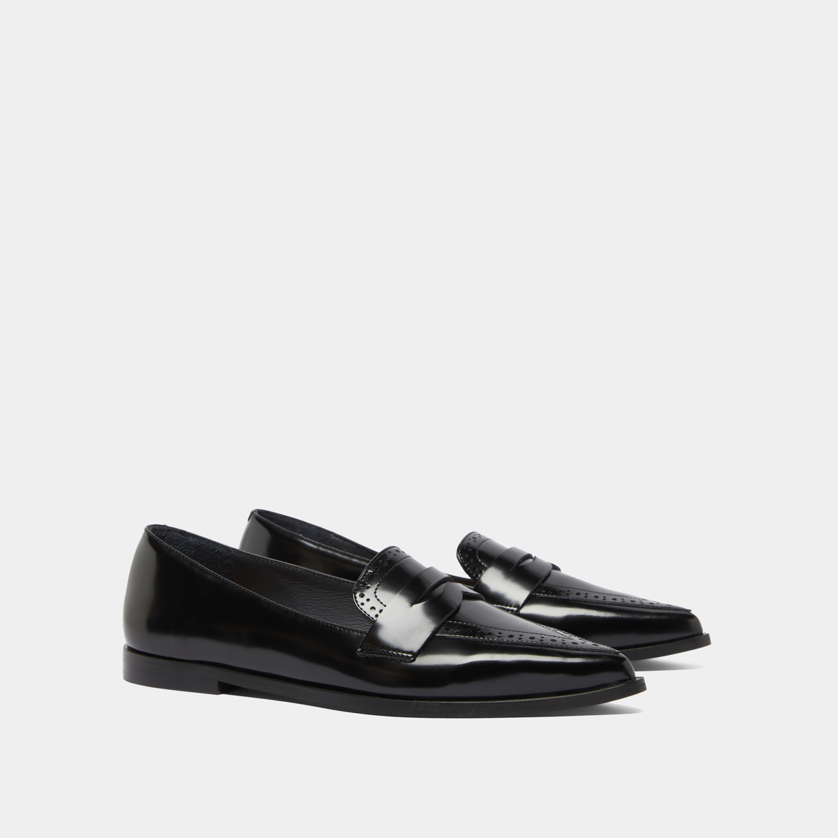 Mocassins à bouts pointus in black glazed leather | DALINA