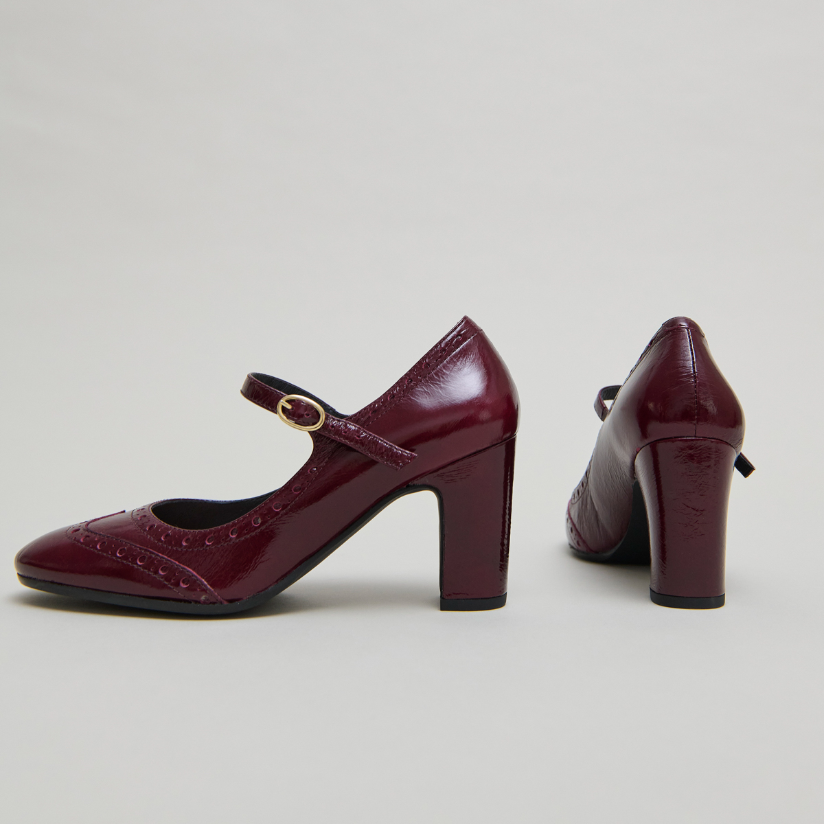 Babies à talons et détails perforés in burgundy shiny leather | DIRIOS