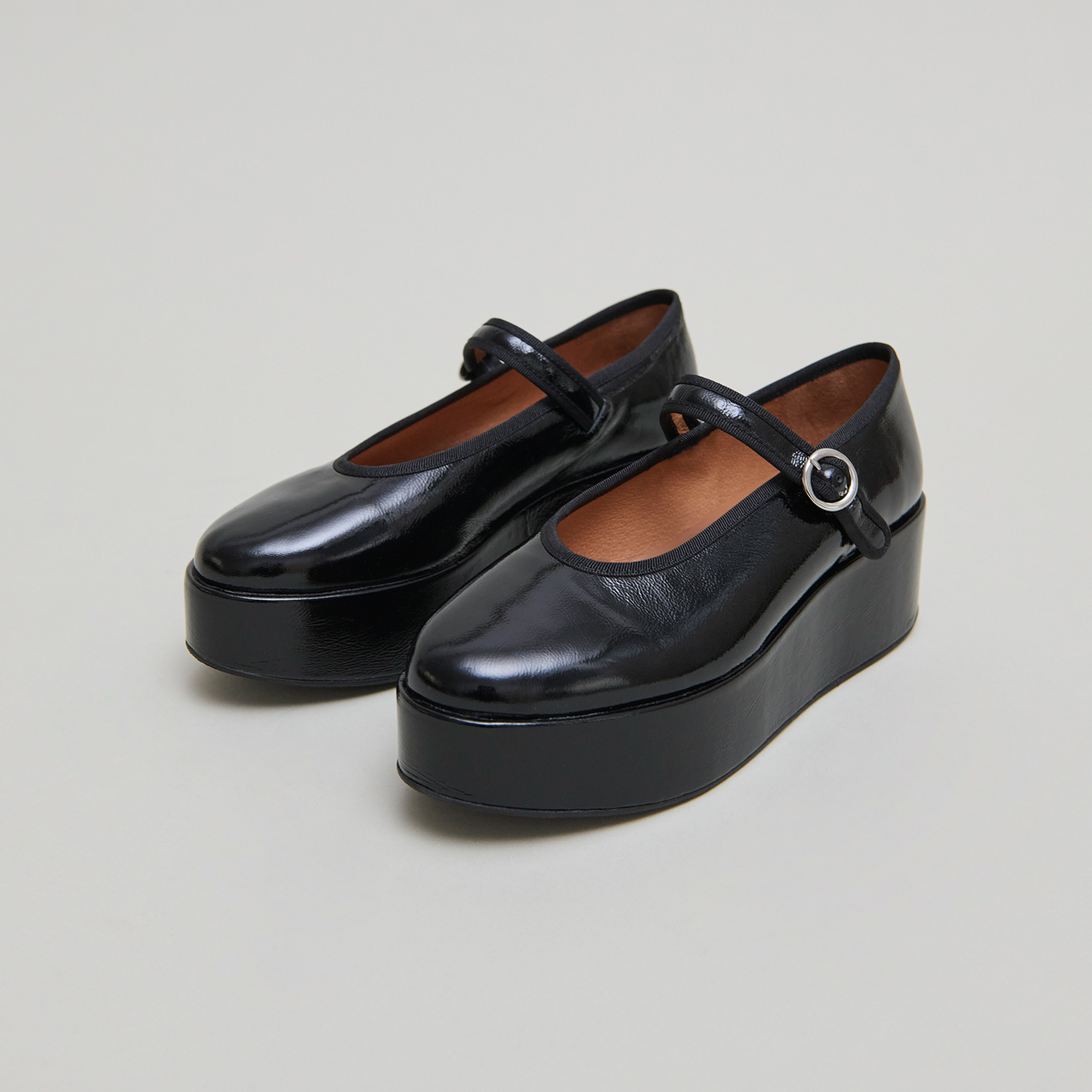Ballerines à plateformes in black pleated patent | DODA