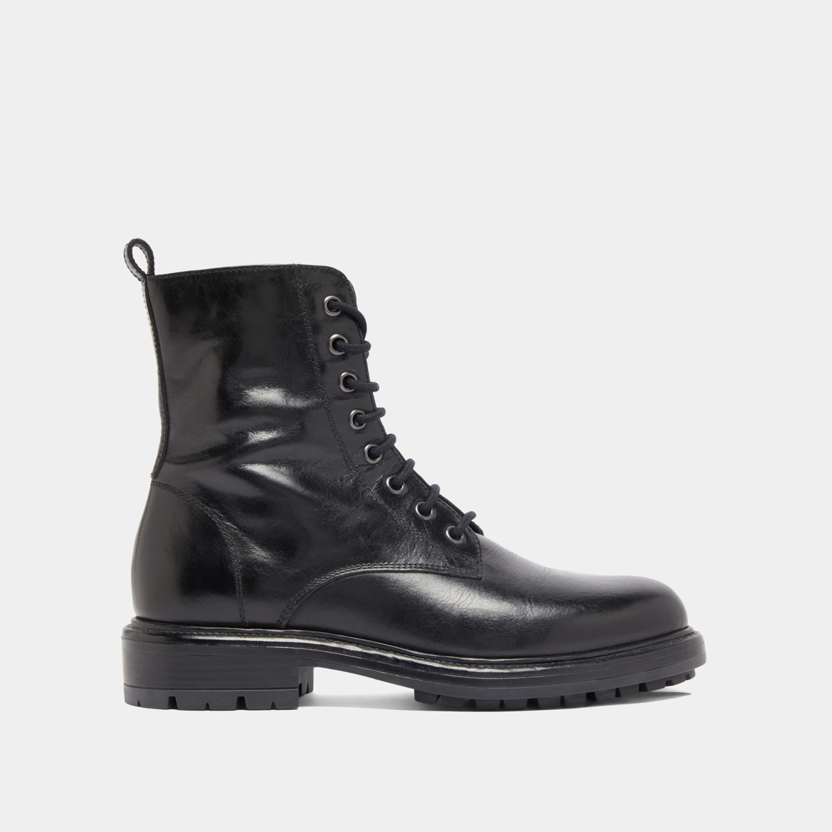 Lowboots with laces and notched soles in black leather | CELIMENE
