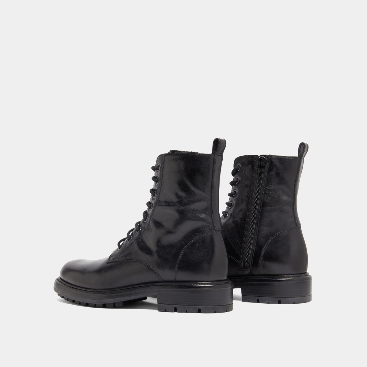 Lowboots with laces and notched soles in black leather | CELIMENE