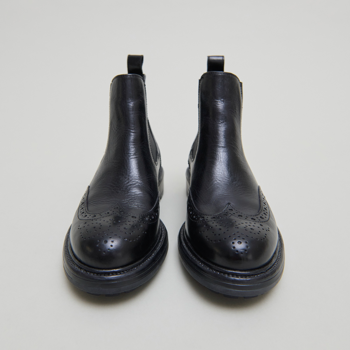 Boots à semelles crantées in black leather | CELIA