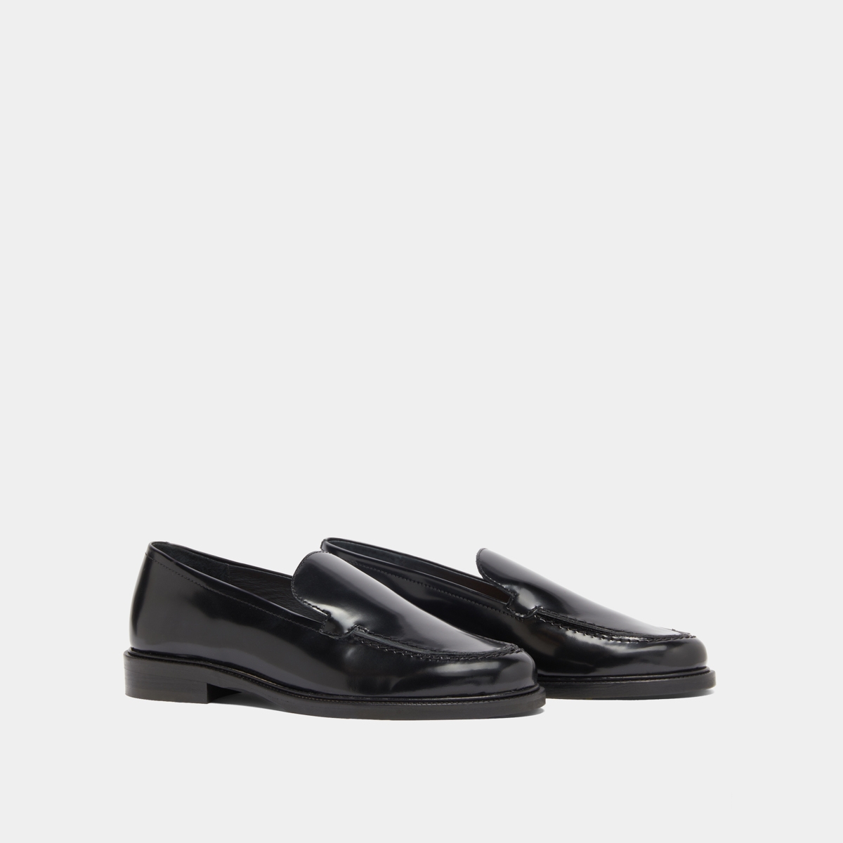 Mocassins à bouts ronds in black glazed leather | DIRNO