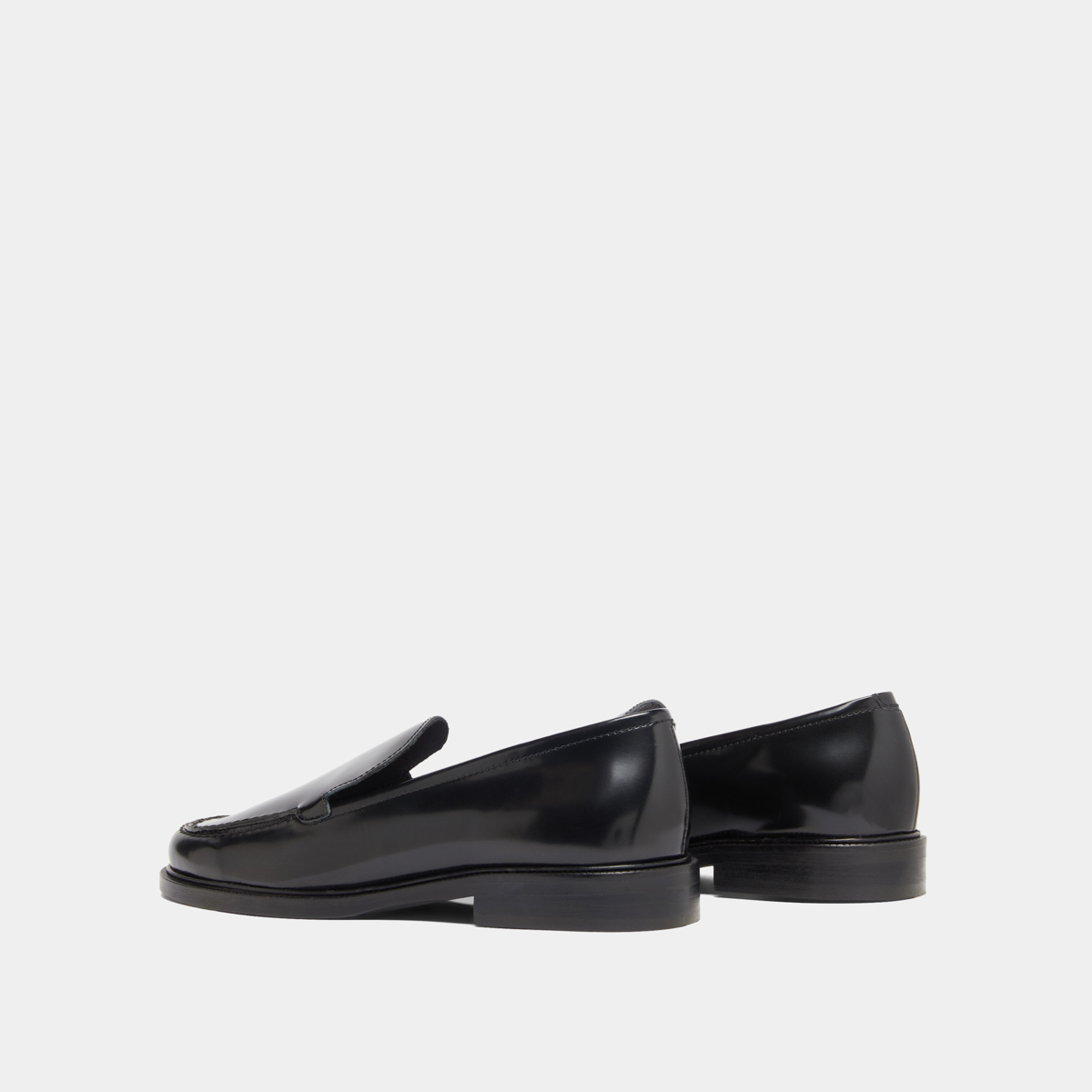 Mocassins à bouts ronds in black glazed leather | DIRNO