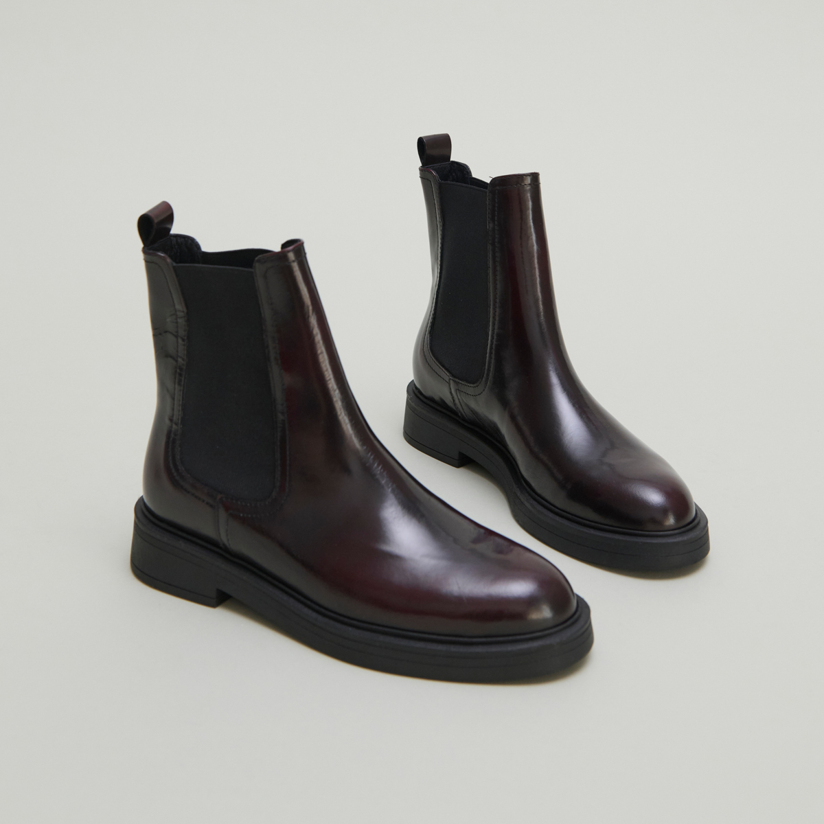 Lowboots with pointed toes in burgundy patinated leather | AGEN